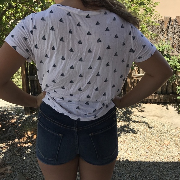 SUPER SOFT sailboat cropped tee - Picture 2 of 2